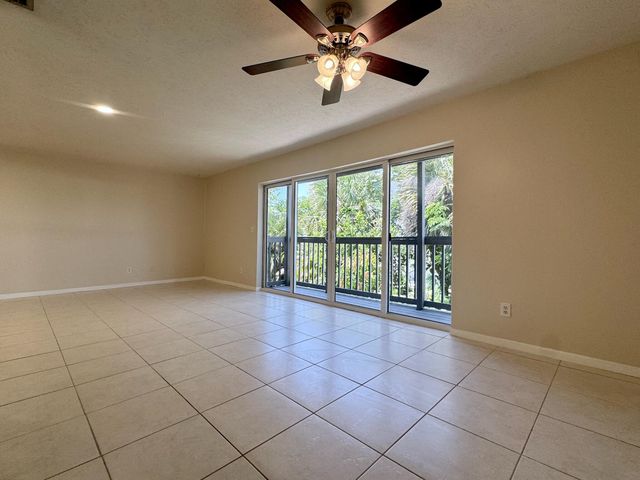 1180 Carlton Court 207, Fort Pierce, FL 34949