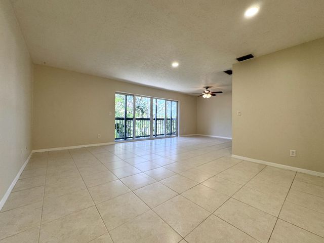 1180 Carlton Court 207, Fort Pierce, FL 34949