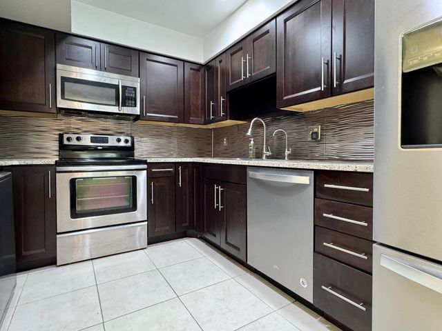 1180 Carlton Court 207, Fort Pierce, FL 34949