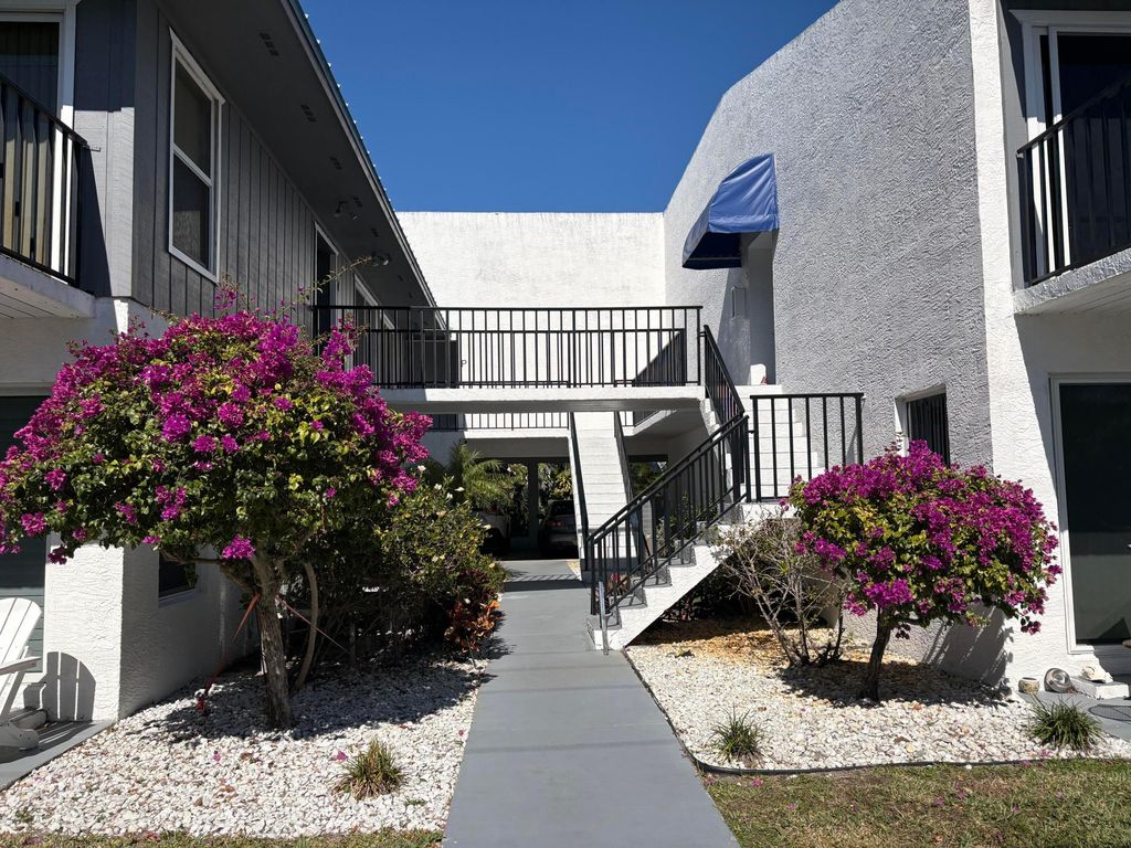 1180 Carlton Court 207, Fort Pierce, FL 34949