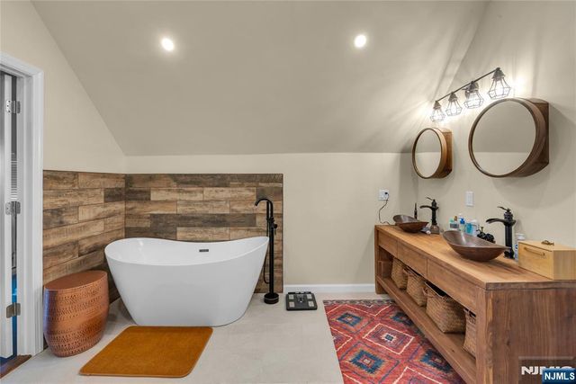 728 Stewart Street, Ridgefield, NJ 07657