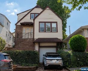 728 Stewart Street, Ridgefield, NJ 07657