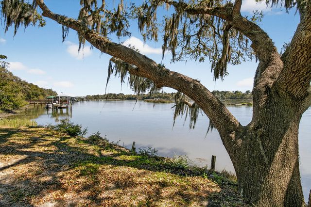 7389 Commodore Road, Hollywood, SC 29449