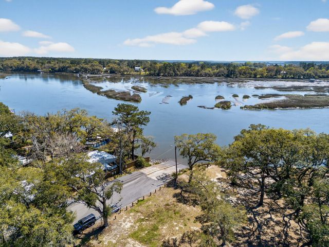 7389 Commodore Road, Hollywood, SC 29449