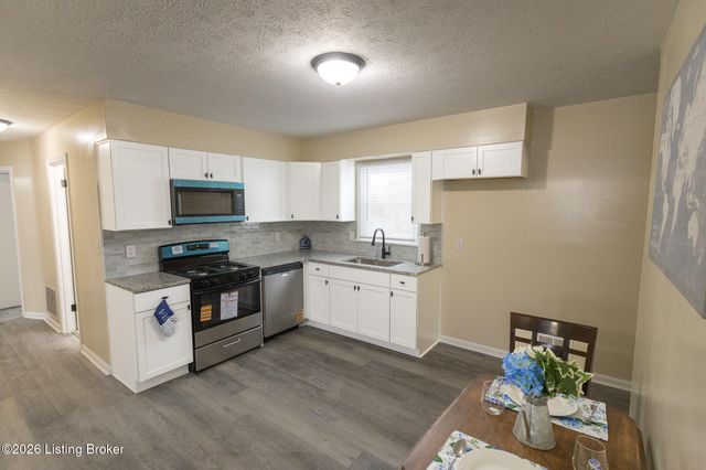 11214 Deering Rd, Louisville, KY 40272