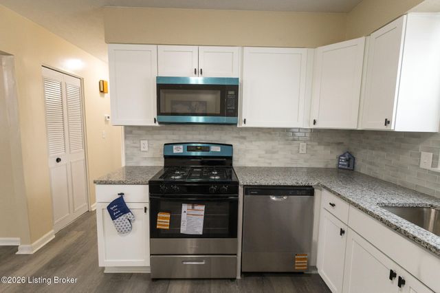 11214 Deering Rd, Louisville, KY 40272