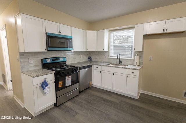 11214 Deering Rd, Louisville, KY 40272