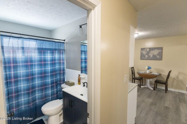 11214 Deering Rd, Louisville, KY 40272