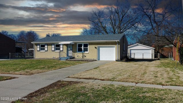 11214 Deering Rd, Louisville, KY 40272