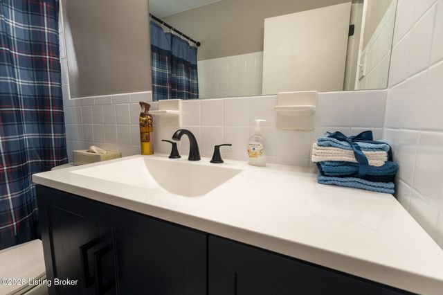 11214 Deering Rd, Louisville, KY 40272