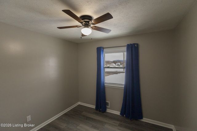 11214 Deering Rd, Louisville, KY 40272