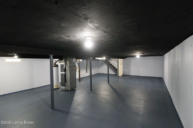 11214 Deering Rd, Louisville, KY 40272