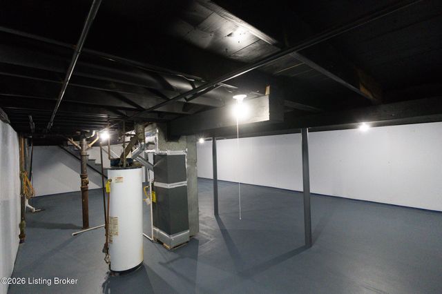 11214 Deering Rd, Louisville, KY 40272