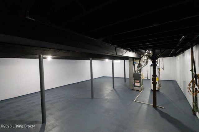 11214 Deering Rd, Louisville, KY 40272