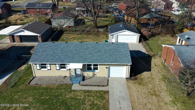 11214 Deering Rd, Louisville, KY 40272