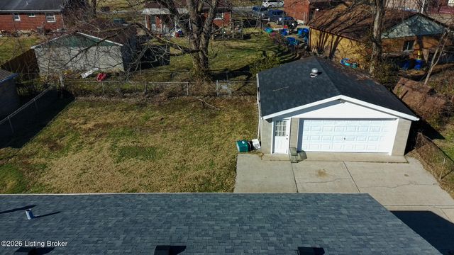 11214 Deering Rd, Louisville, KY 40272