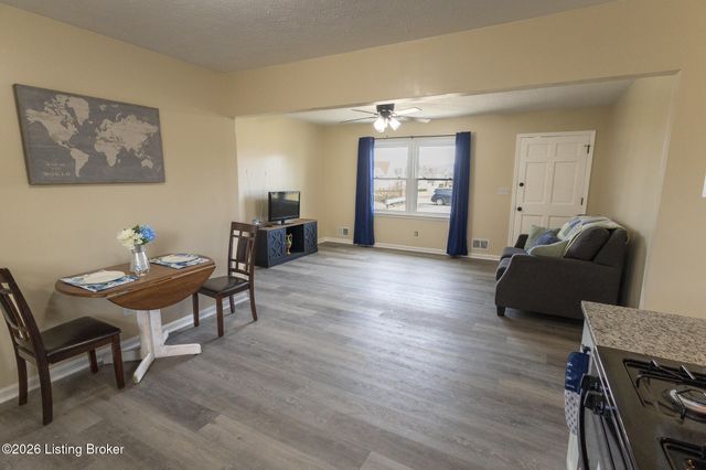 11214 Deering Rd, Louisville, KY 40272