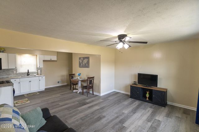 11214 Deering Rd, Louisville, KY 40272