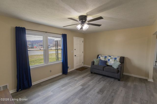 11214 Deering Rd, Louisville, KY 40272