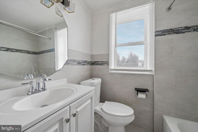 2201 WINDSOR AVE, Drexel Hill, PA 19026