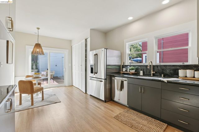 216 John St, Oakland, CA 94611