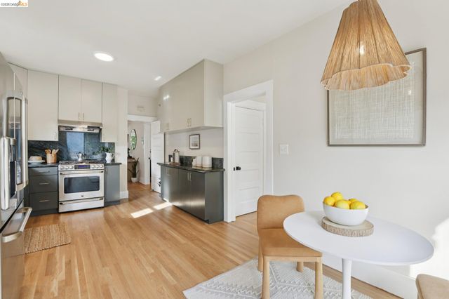 216 John St, Oakland, CA 94611