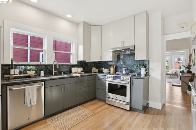 216 John St, Oakland, CA 94611