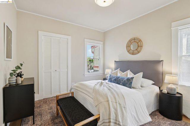 216 John St, Oakland, CA 94611