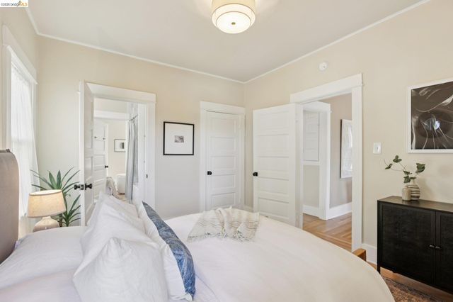 216 John St, Oakland, CA 94611