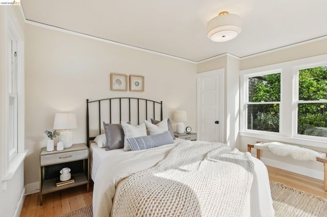 216 John St, Oakland, CA 94611