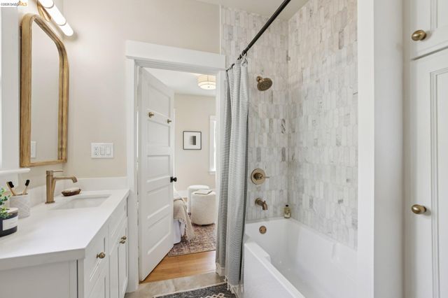 216 John St, Oakland, CA 94611