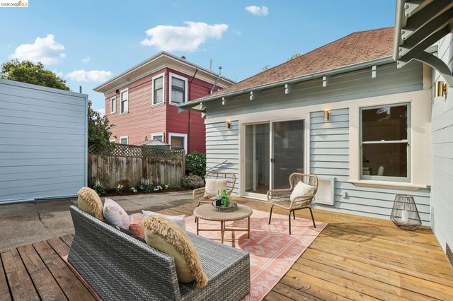 216 John St, Oakland, CA 94611