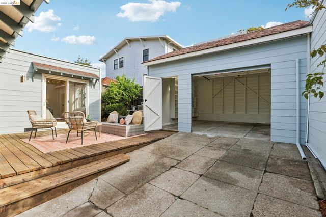 216 John St, Oakland, CA 94611