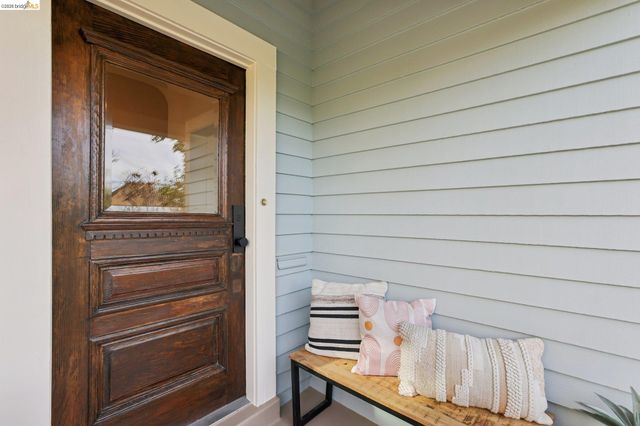 216 John St, Oakland, CA 94611