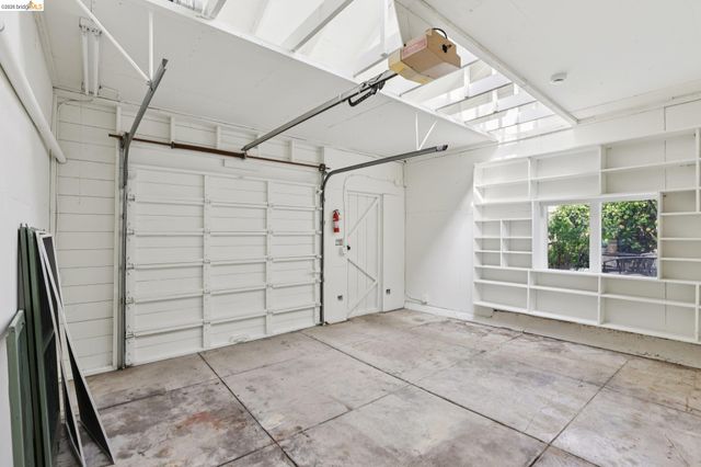 216 John St, Oakland, CA 94611