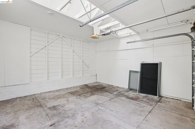 216 John St, Oakland, CA 94611