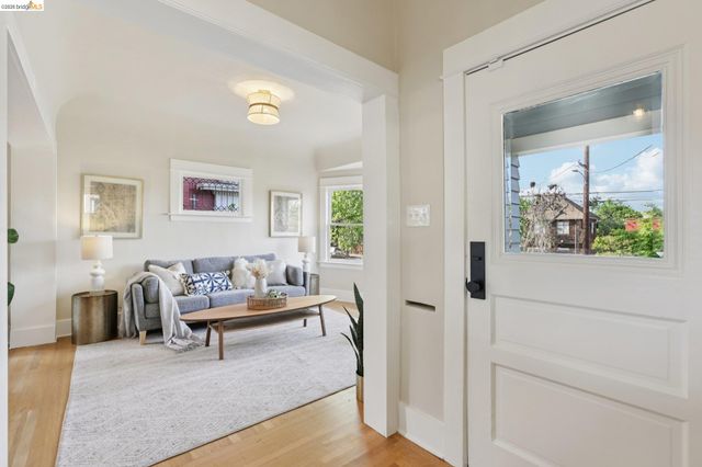 216 John St, Oakland, CA 94611