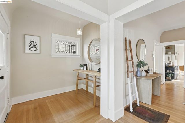 216 John St, Oakland, CA 94611