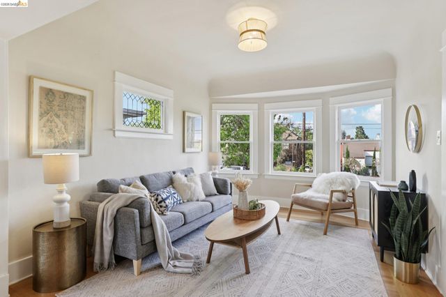 216 John St, Oakland, CA 94611