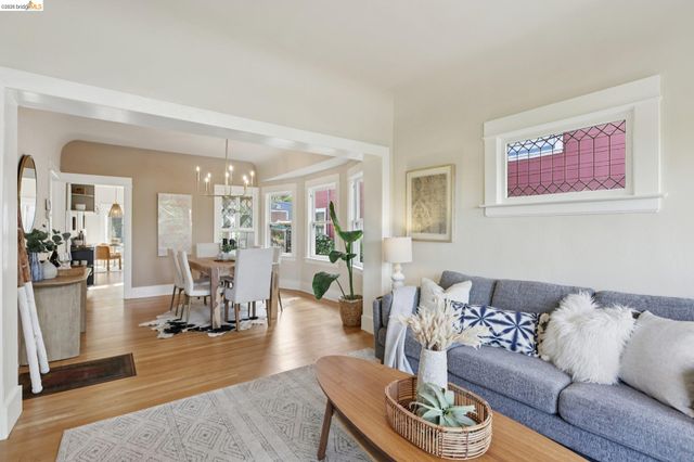 216 John St, Oakland, CA 94611