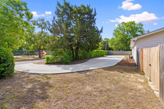 107 Water Oak Street, Freeport, FL 32439