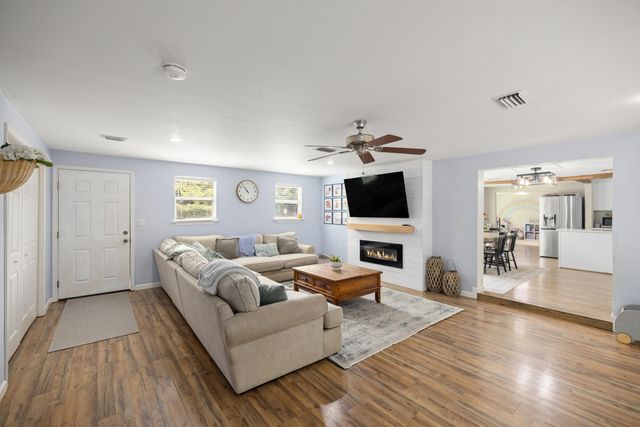 107 Water Oak Street, Freeport, FL 32439