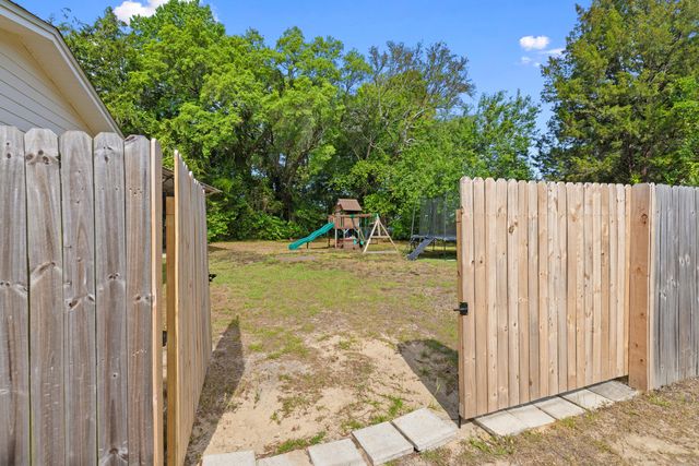 107 Water Oak Street, Freeport, FL 32439