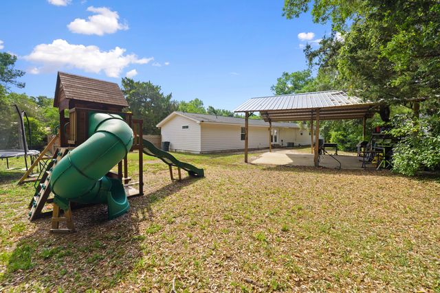 107 Water Oak Street, Freeport, FL 32439