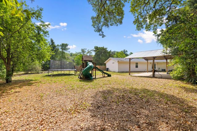 107 Water Oak Street, Freeport, FL 32439