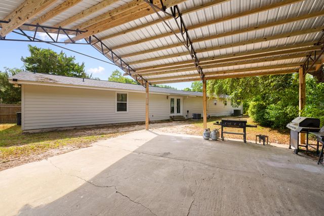 107 Water Oak Street, Freeport, FL 32439