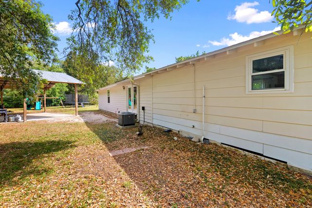 107 Water Oak Street, Freeport, FL 32439