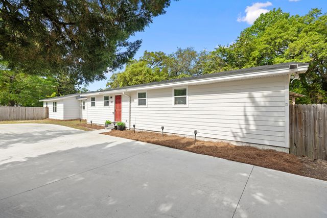 107 Water Oak Street, Freeport, FL 32439