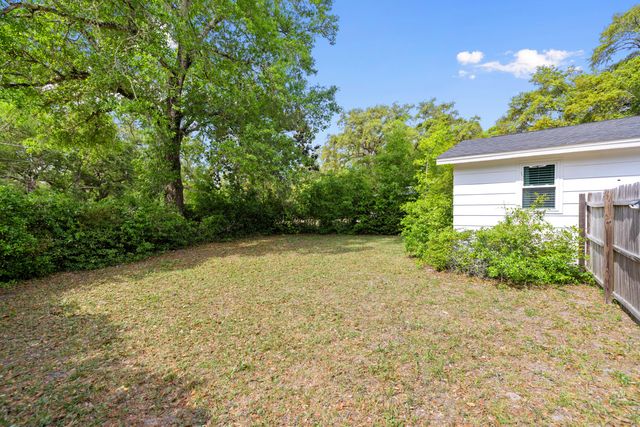 107 Water Oak Street, Freeport, FL 32439