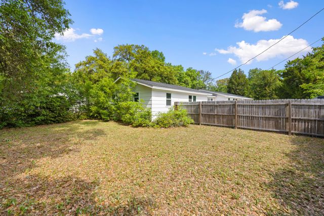 107 Water Oak Street, Freeport, FL 32439